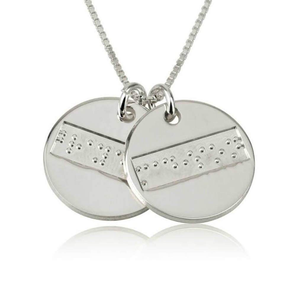 Collar de Dos Discos con Letras en Braille