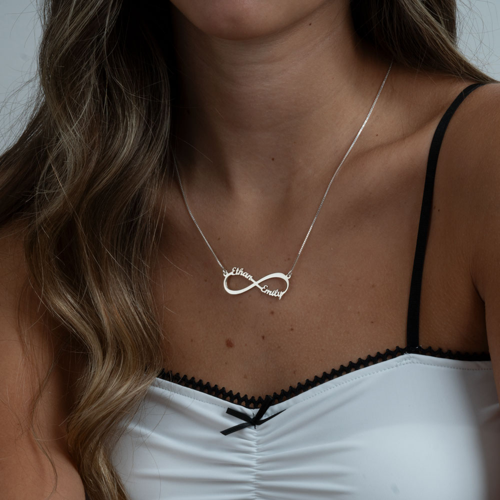 Collar Infinito con Nombres
