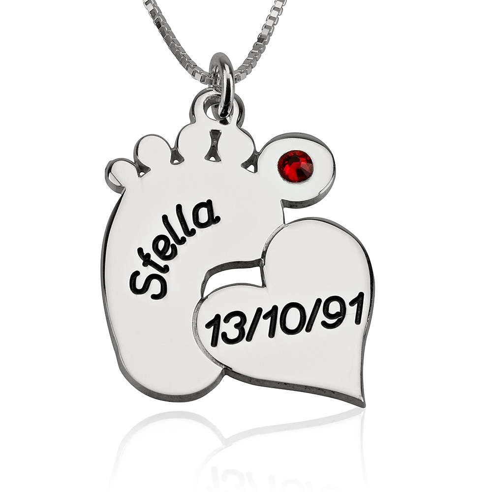 Collar de Pies de Bebé Grabado con Corazón