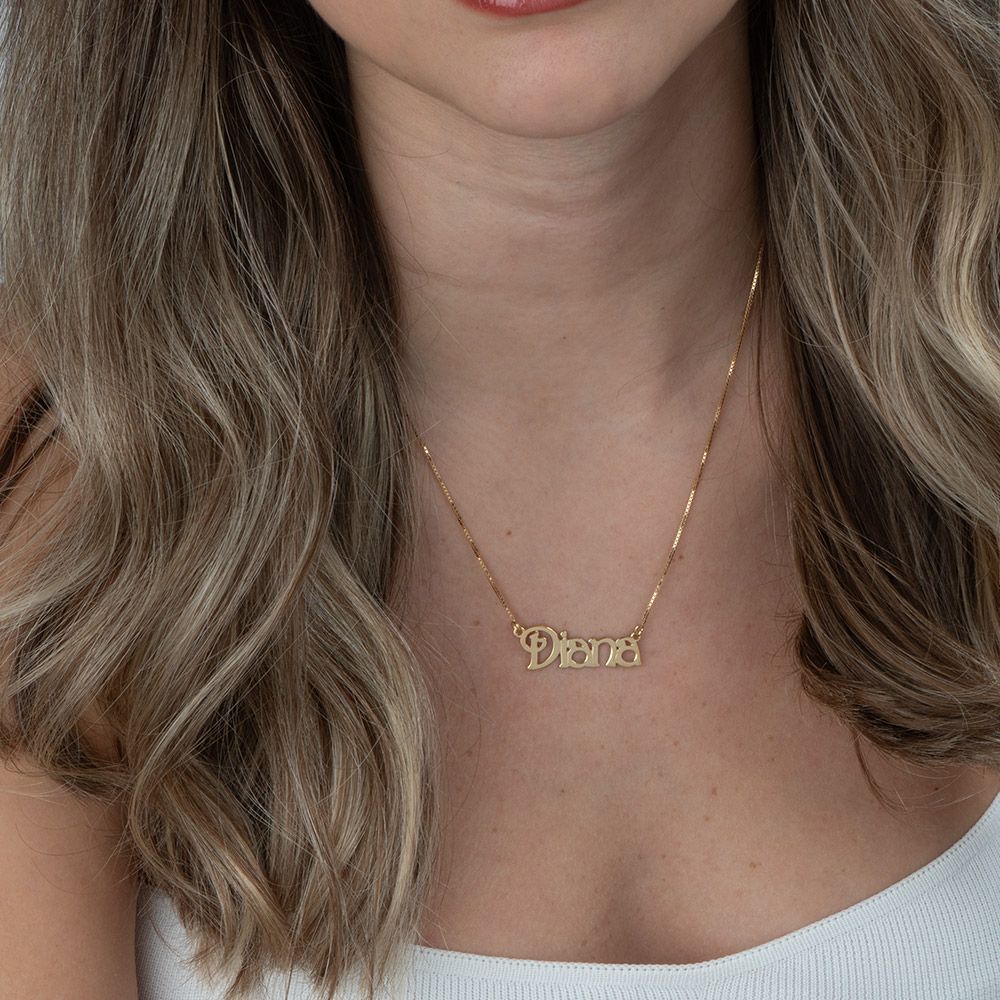 Collar con Nombre de Estilo Victoriano