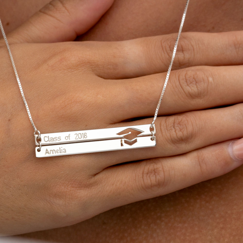 Collar De Graduación on a model