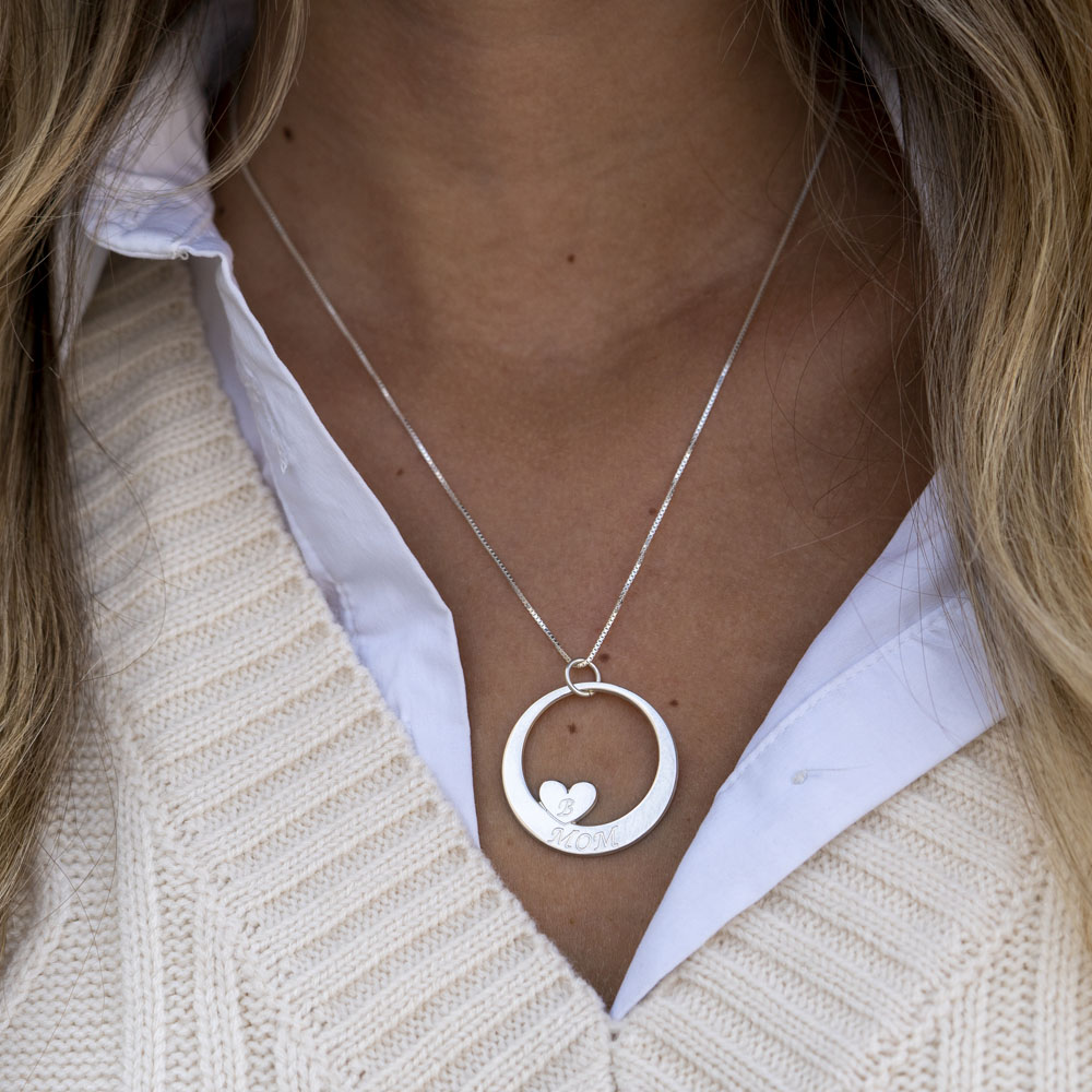 Collar Mamá con Iniciales en Corazón