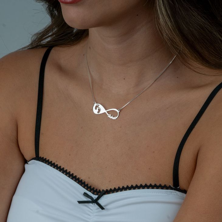 Collar Infinito con Símbolo model