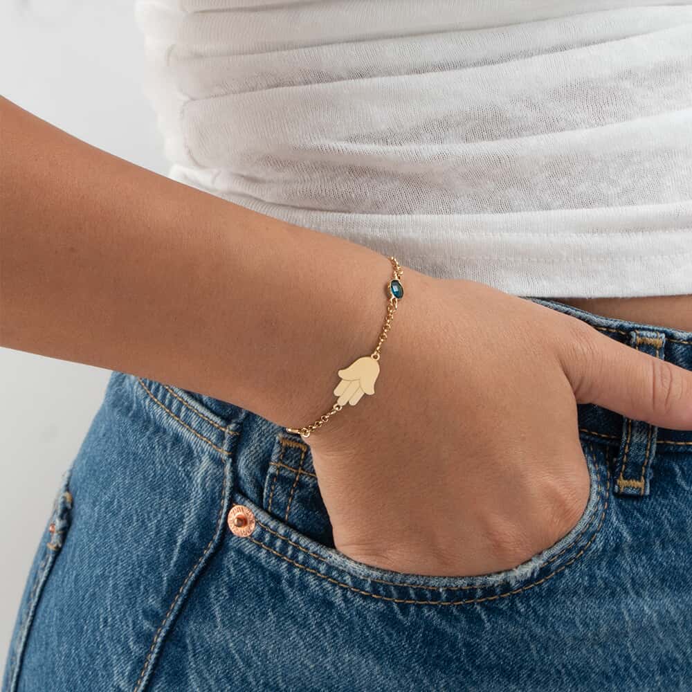 Pulsera Turquesa de Hamsa on a model - 2