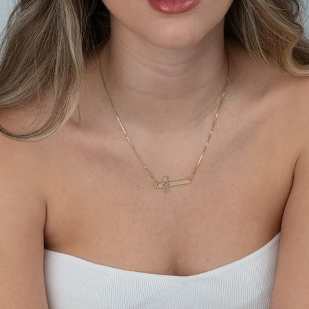 Collar de Cruz Grabada y Recortada 