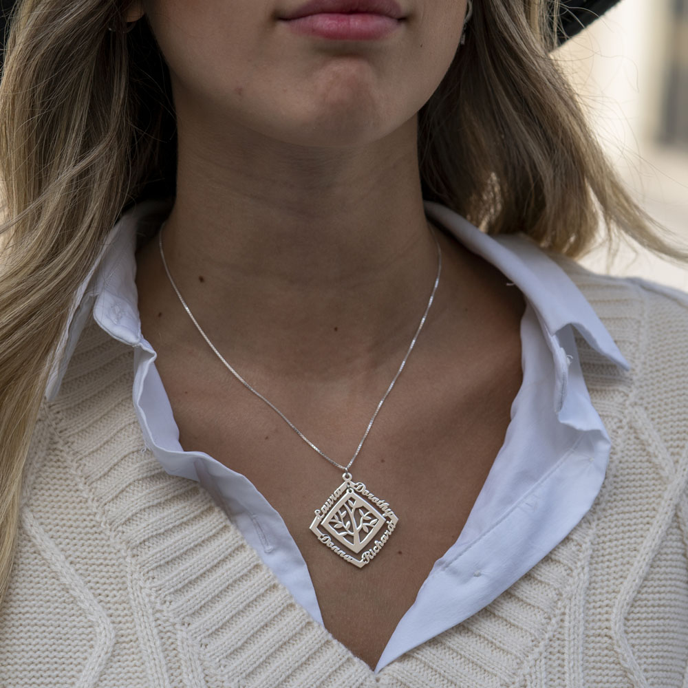 Collar Árbol Familiar con Nombres