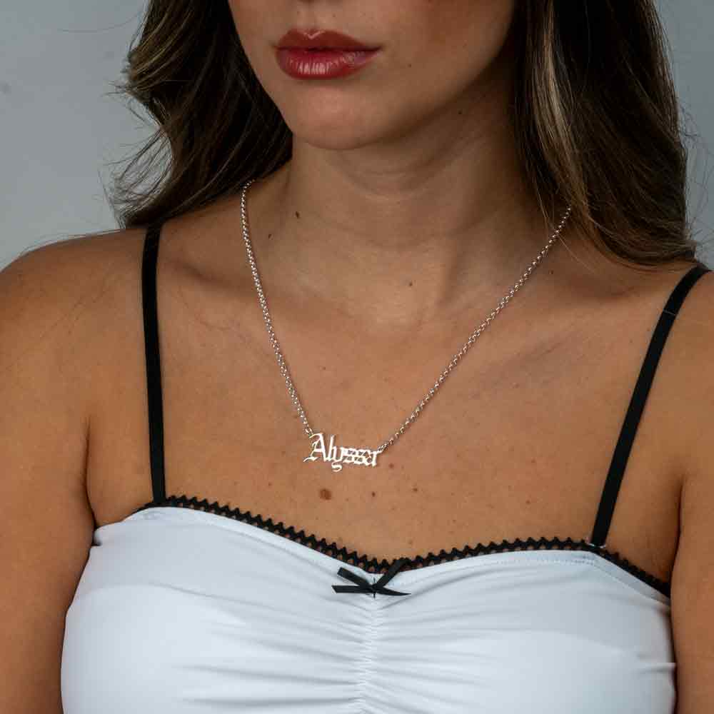 Collar con Nombre Gótico 