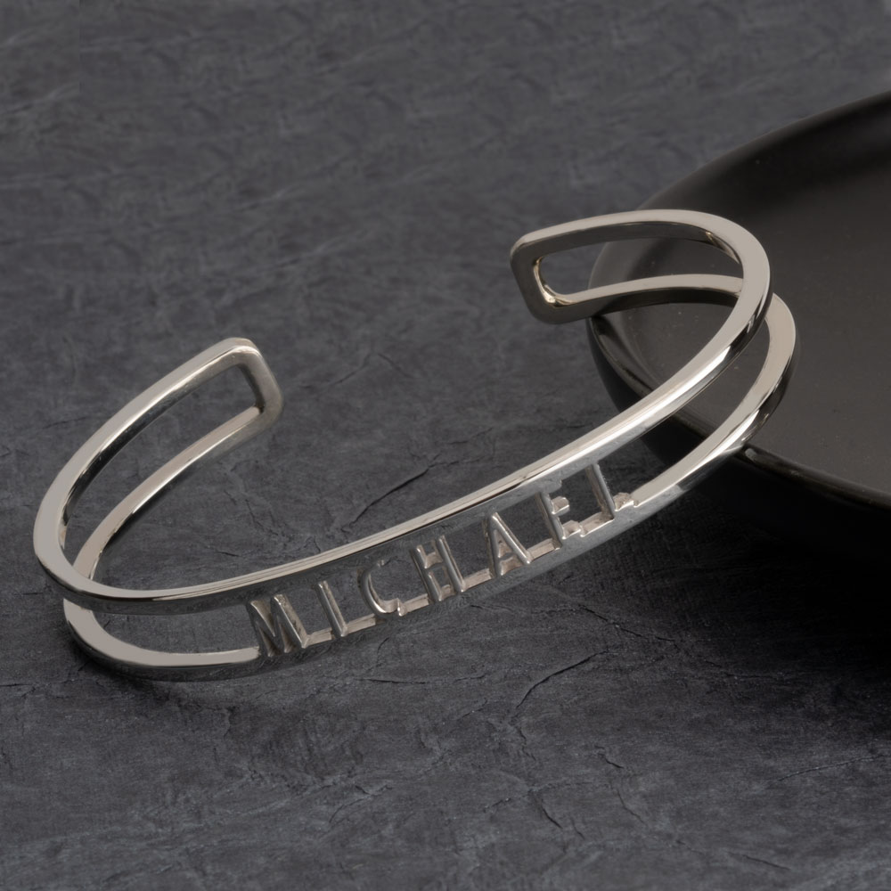 Brazalete Delicado con Nombre