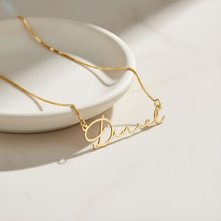 Dainty Script Name Necklace - Picture 2