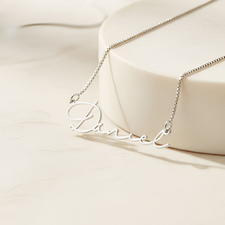 Dainty Script Name Necklace - Picture 2