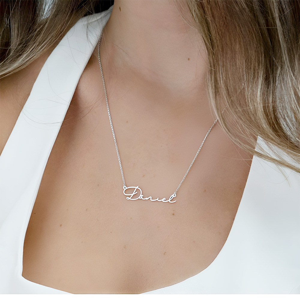 Collar con Nombre Script Delicado