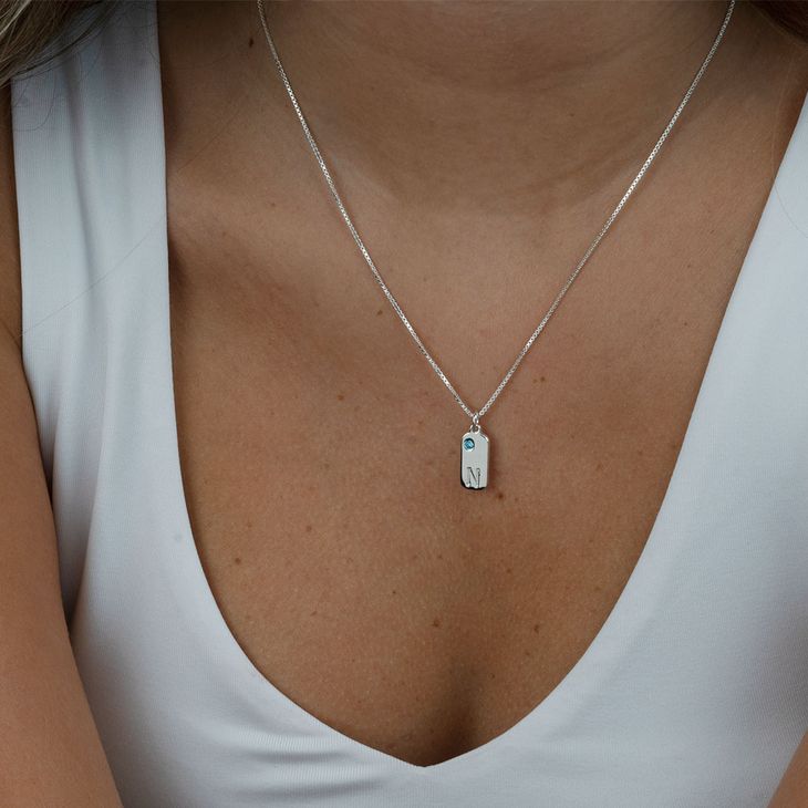 Collar con Inicial y Piedra de Nacimiento model