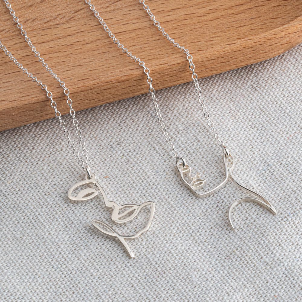 Collar Mujer Fuerte de Arte Lineal