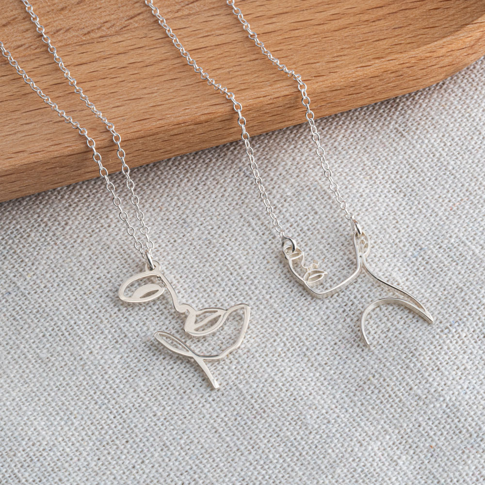 Collar de Cara de Mujer de Arte Lineal