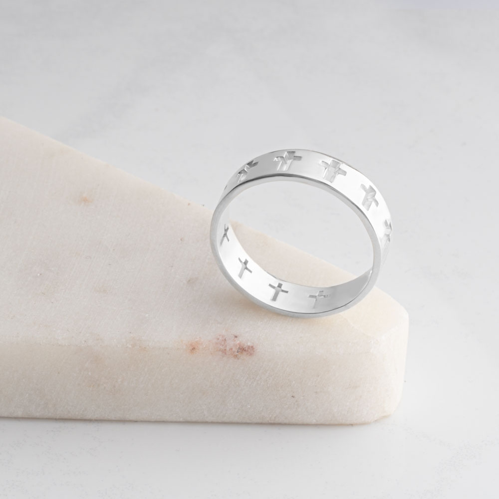 Anillo de Cruces Recortadas