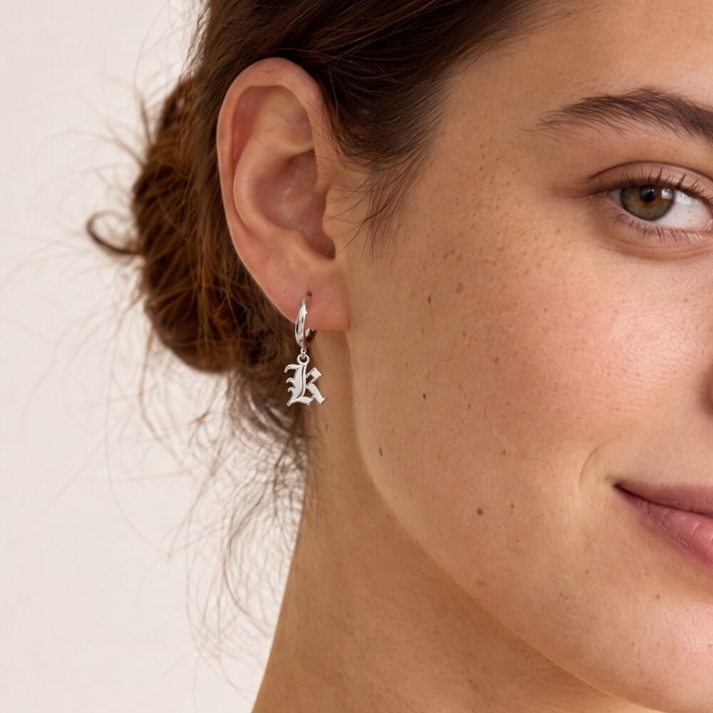 Arete Individual con Inicial Gótica