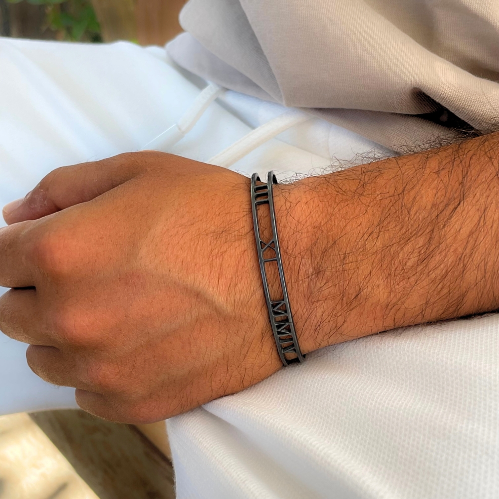 Brazalete con Números Romanos