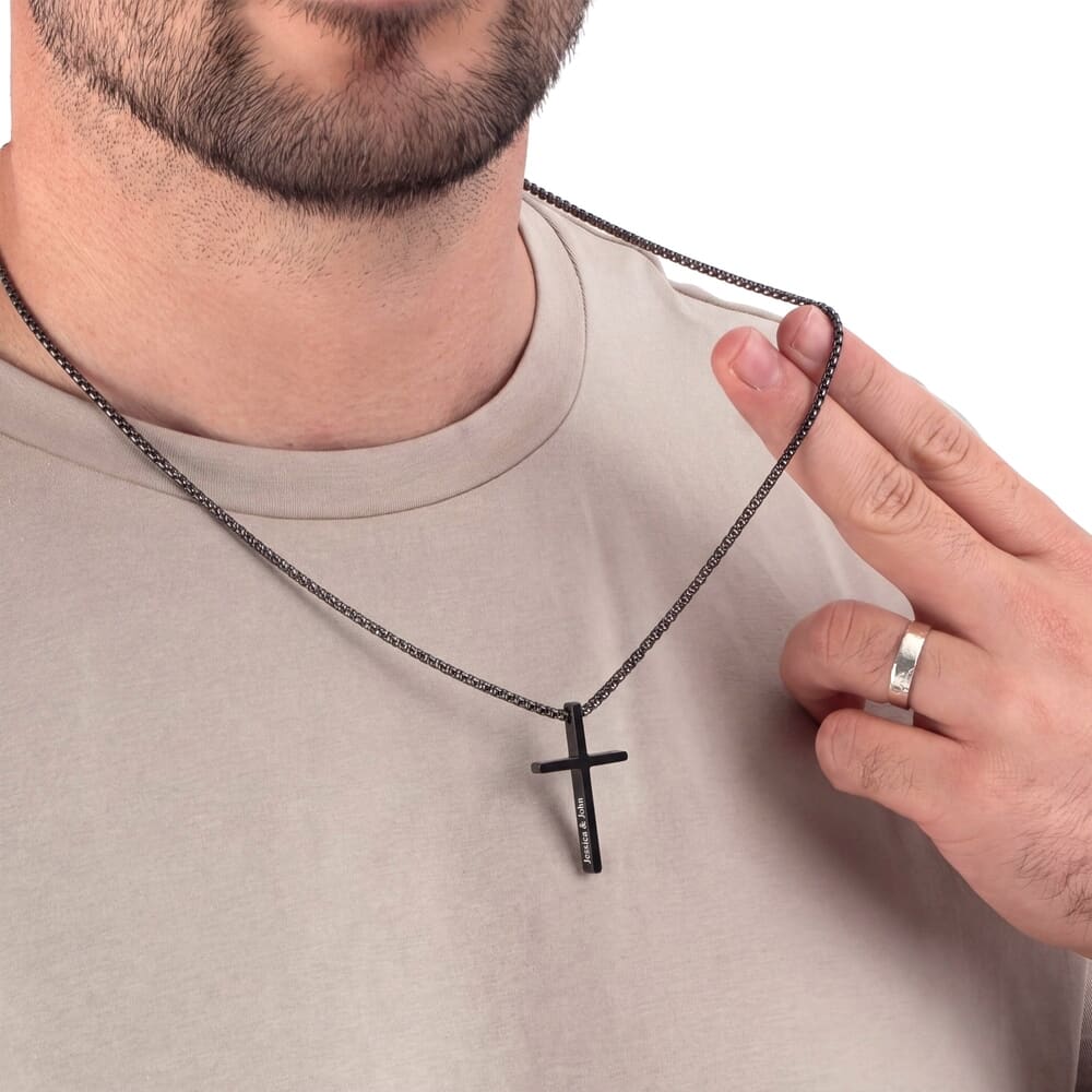 Collier Croix Noire Gravée pour Homme