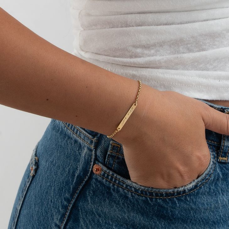 Hebrew Cursive Engraving Bar Bracelet model