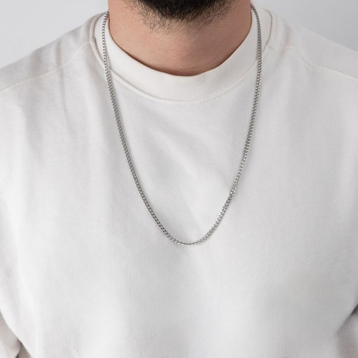 Men’s Curb Chain Necklace with Engraved Tag model