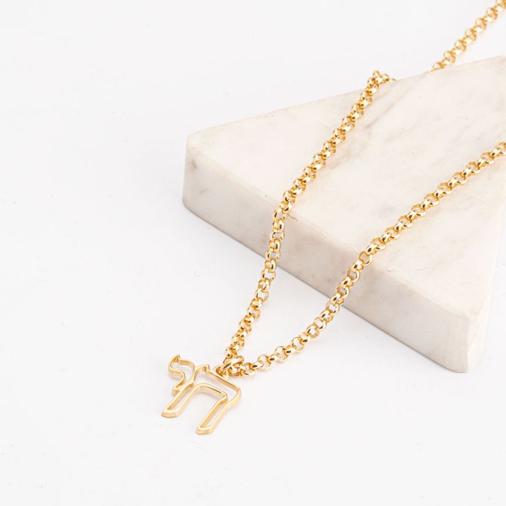 Cutout Men's Chai Necklace model